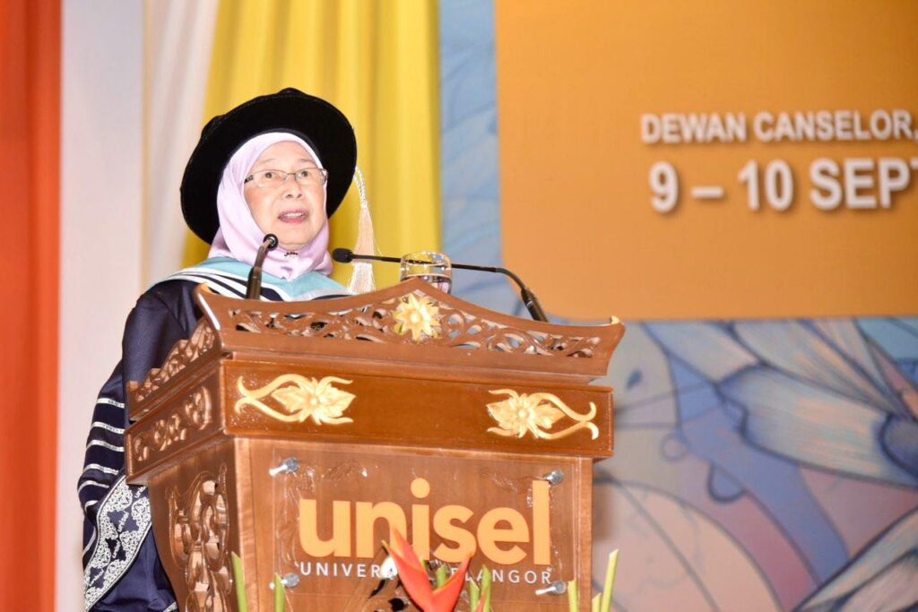 Dr_Wan_Azizah4